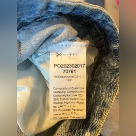 - Floerns  woman’s ripped raw hem high waisted demon shorts - Picture 8 of 9